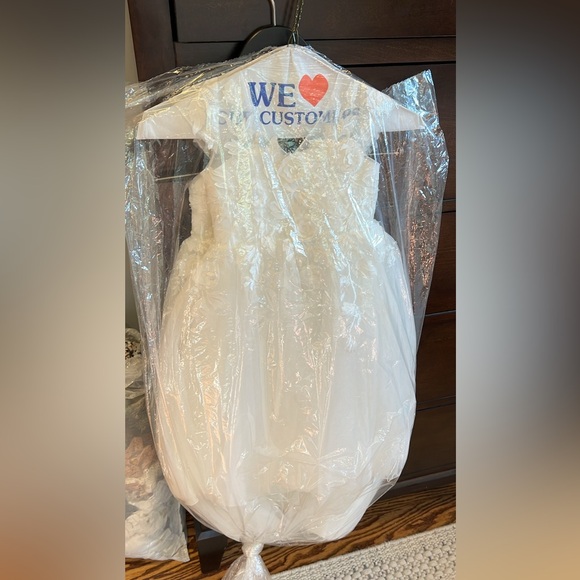 Gorgeous 5T ivory flower girl or communion dress. Excellent condition. - Picture 8 of 8